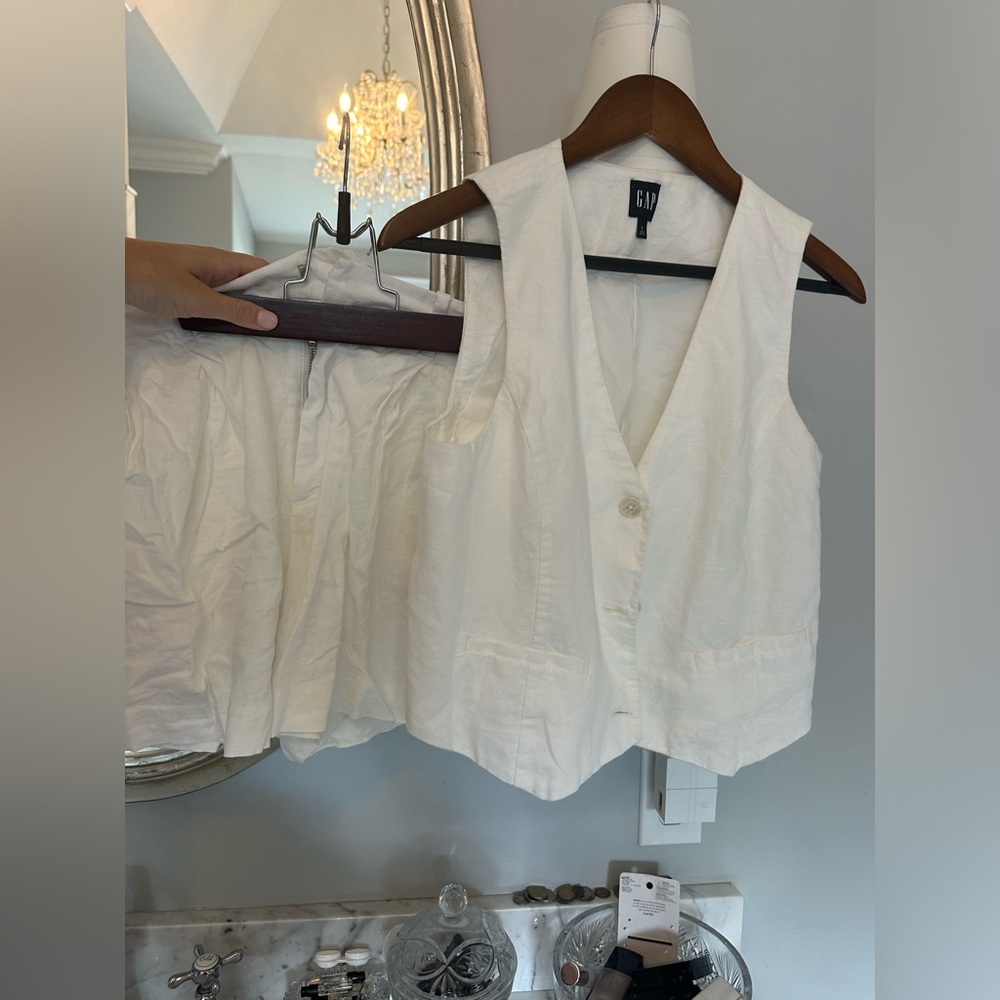 Gap white linen short an vest set